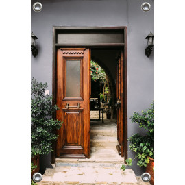 Tuinverruimer-Schuttingposter  - Open deur naar binnentuin  (5054.1130)